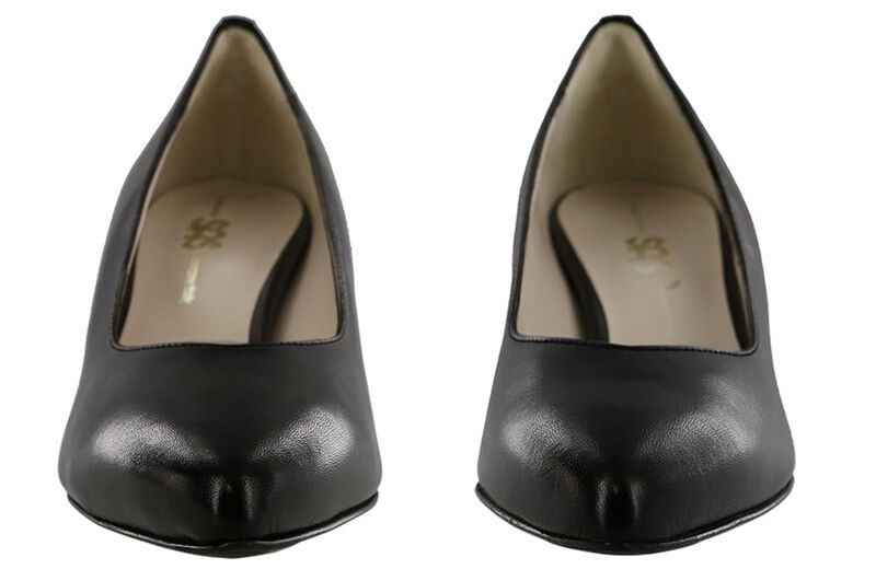 Moxie Black Pair Front View