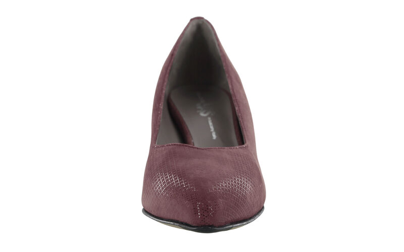 Moxie Webster Wine Right Front View
