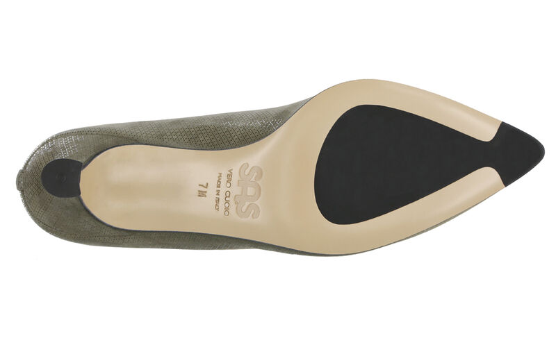 Moxie Green Tundra Left Sole View