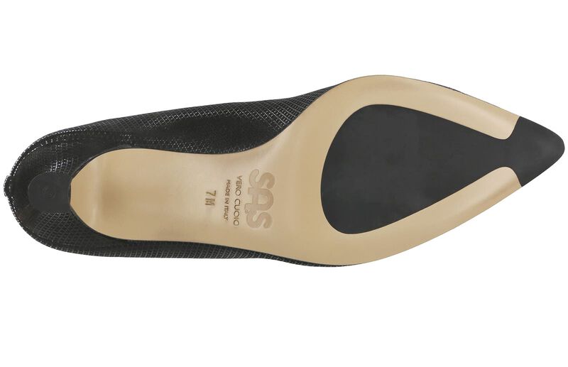 Moxie Onyx Left Sole View
