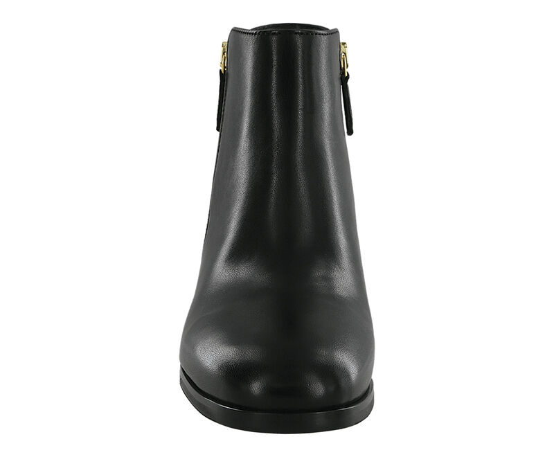 Delia Black Right Front View