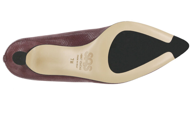 Moxie Webster Wine Left Sole View