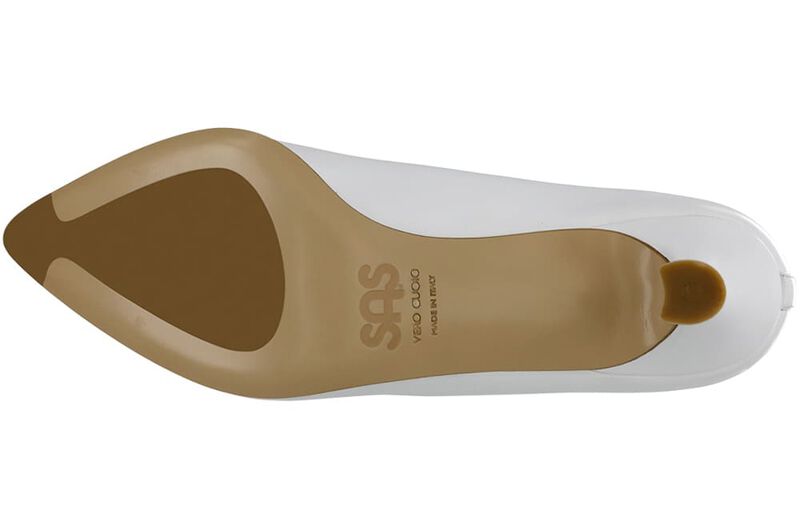 Moxie White Right Sole View
