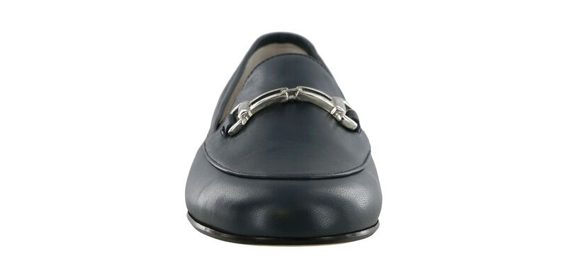 Linette II Right Front View