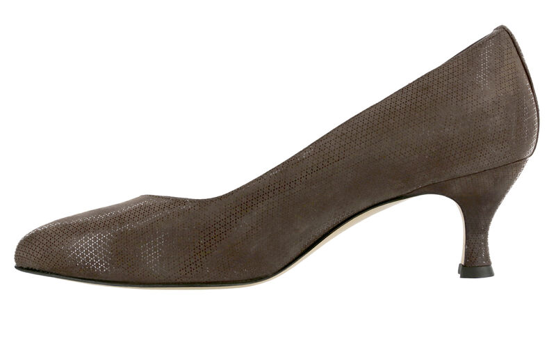 Moxie Brown Turf Right Side View