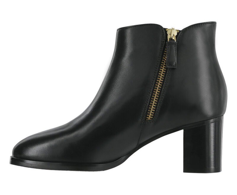 Delia Black Left Side View