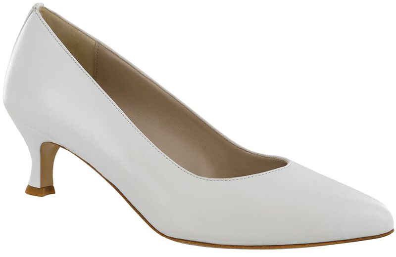 Moxie White Right .75 View