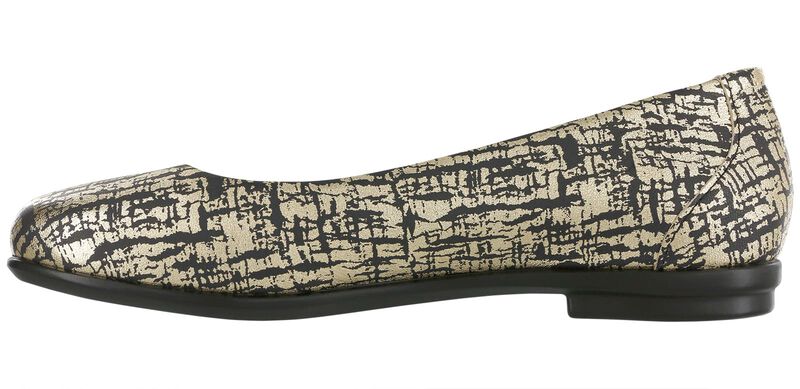 Scenic Black-Gold Left Side View