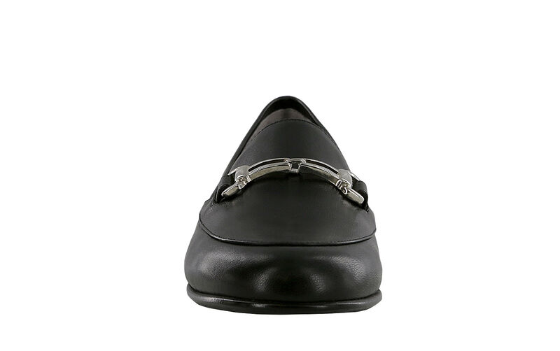 Linette Black Right Front View