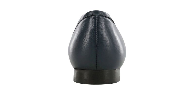 Linette II Right Rear View