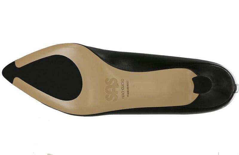 Moxie Black Right Sole View