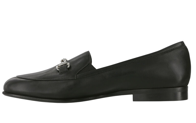 Linette Black Right Side View