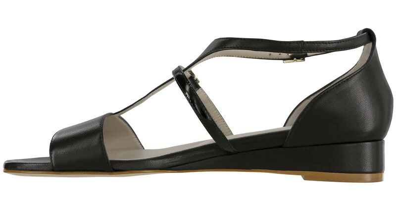 Sandra Black Patent Left .75 View